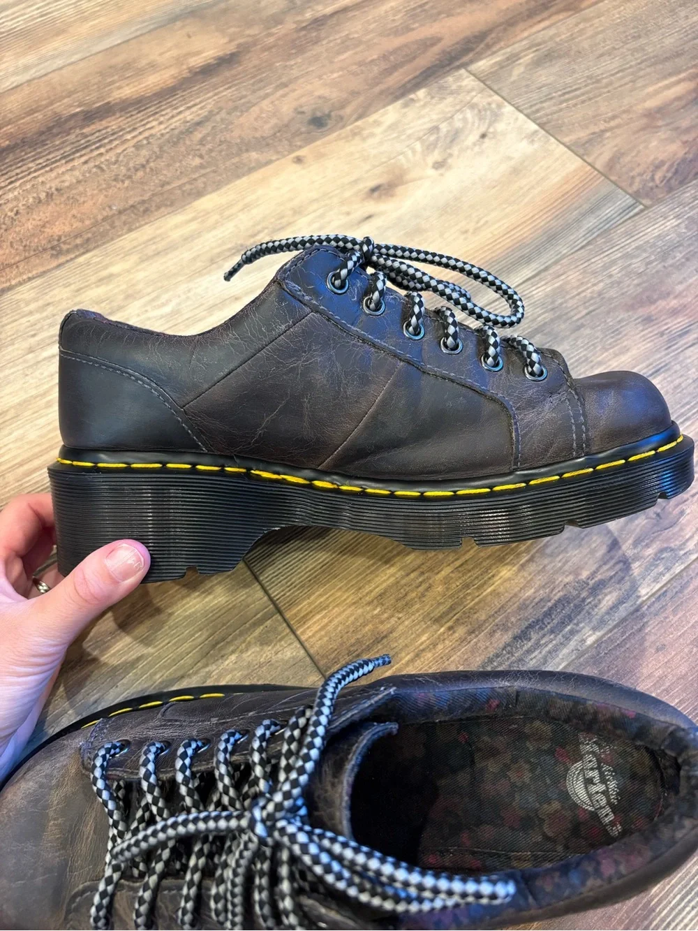 Dr. Martens Keani Brown Leather Platform Low Top Shoes Womens size 9